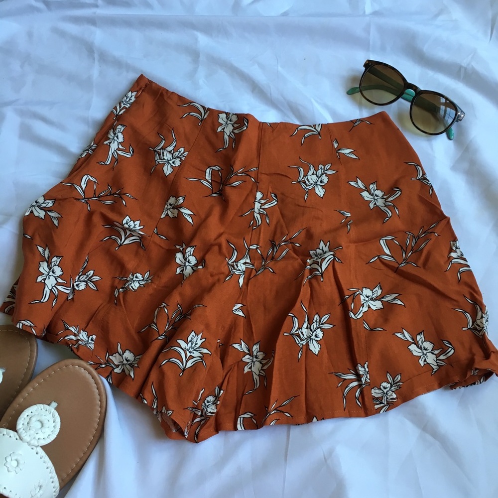 (NWT) High Rise Floral Forever 21 Flowy Shorts